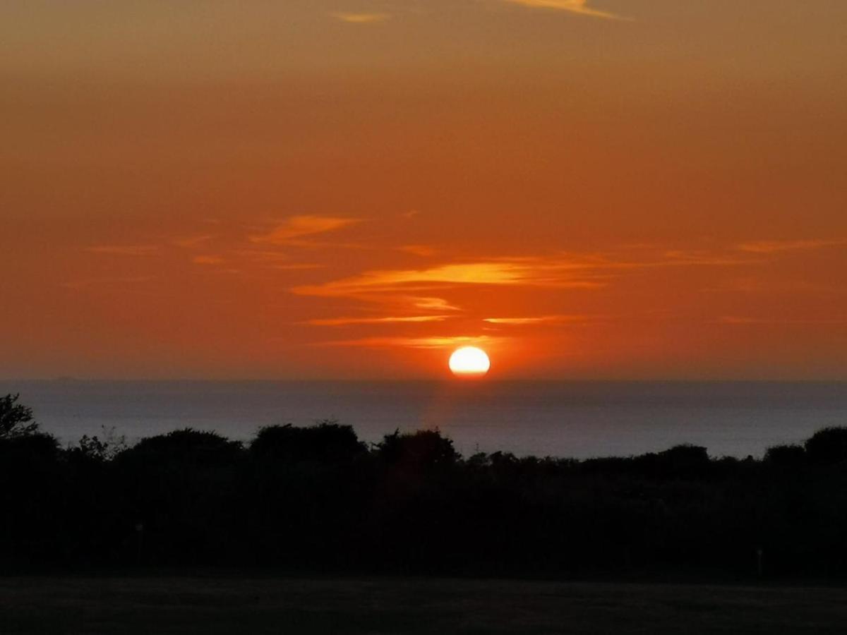 Camping Les Ronds Duval Face Aux Iles Anglo-Normandes Les Moitiers-d'Allonne Exterior foto